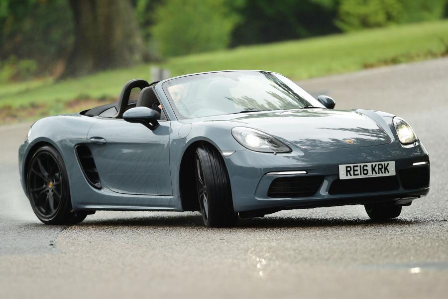  Porsche 718 Boxster 2016 года  (UK) (фото 25 из 30)